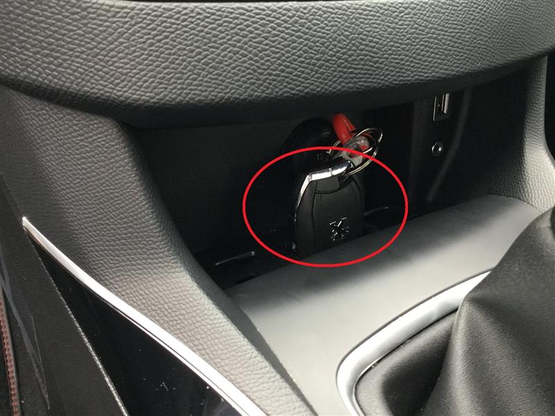 スマートキーでエンジンが掛からない時（308の場合）