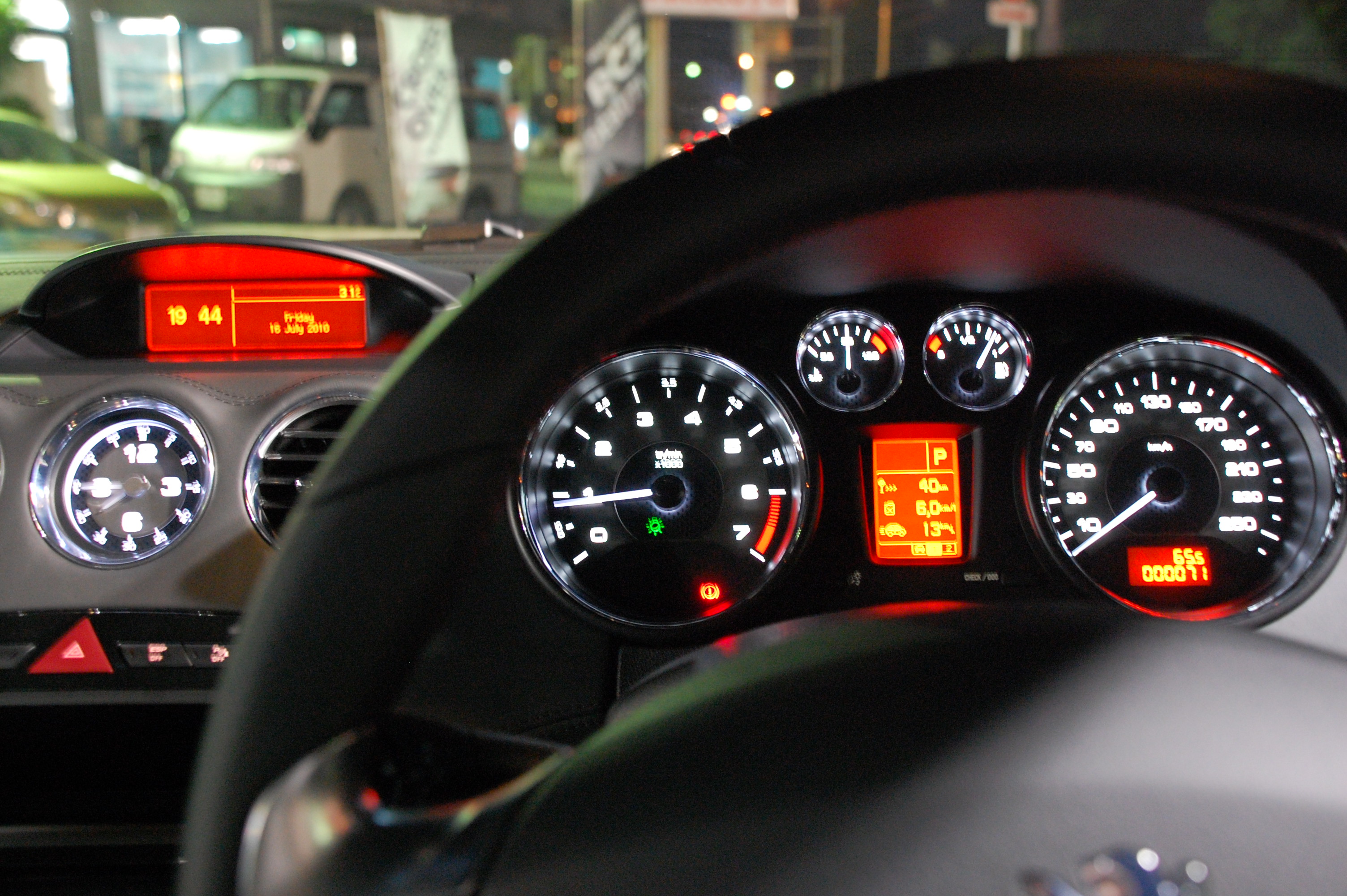 待望の RCZ   DEBUT！