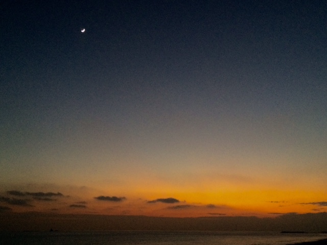 夕焼けと三日月と流星群