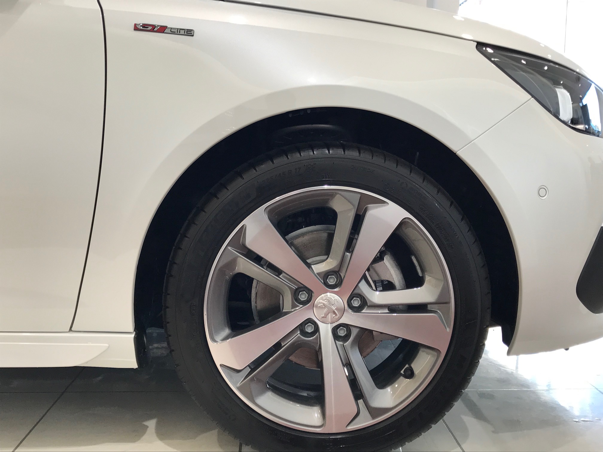 タイヤキャンペーン、好調です。