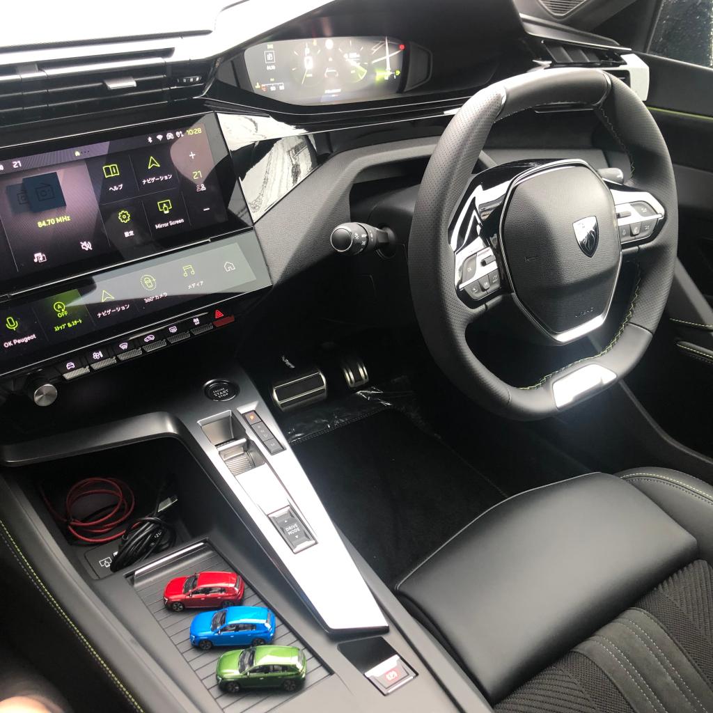 NEW PEUGEOT 308 DEBUT